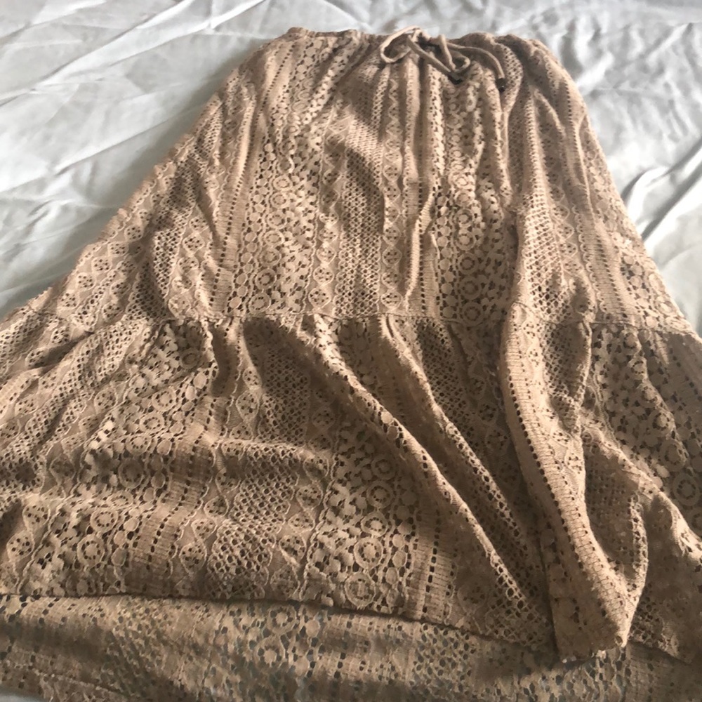 EUC Beautiful mid length lace cotton skirt